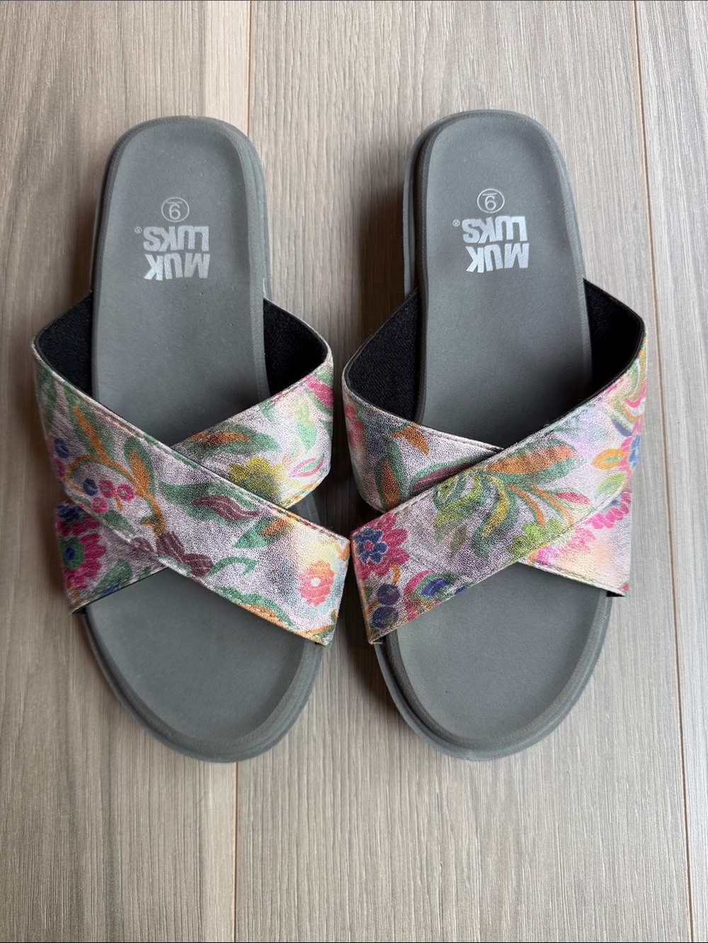 Muk Luks Women's Mera Cross Strap Sandals Size 9